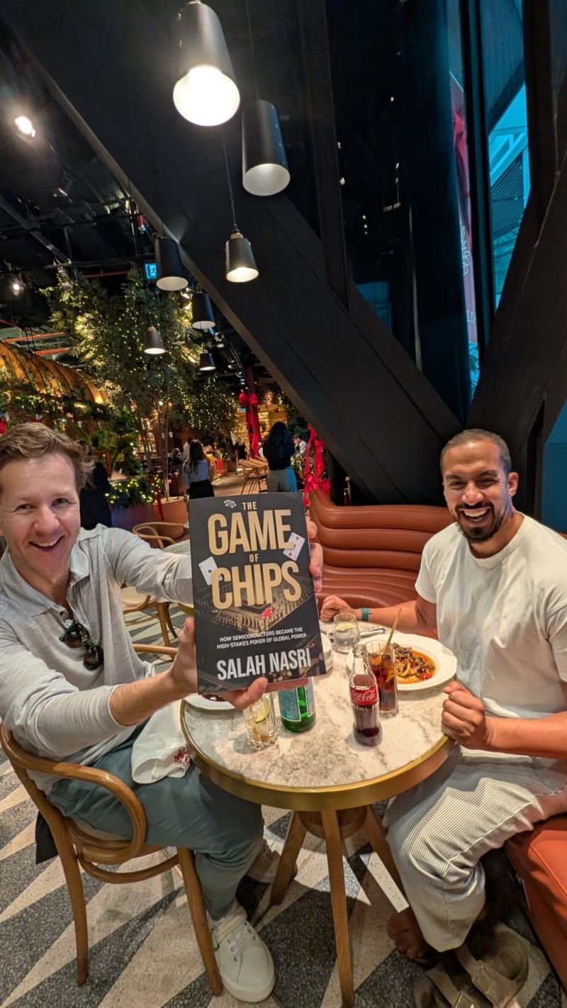 Readers at a restaurant